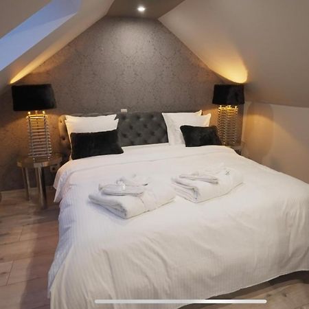 Les Suites M Wanze Bagian luar foto