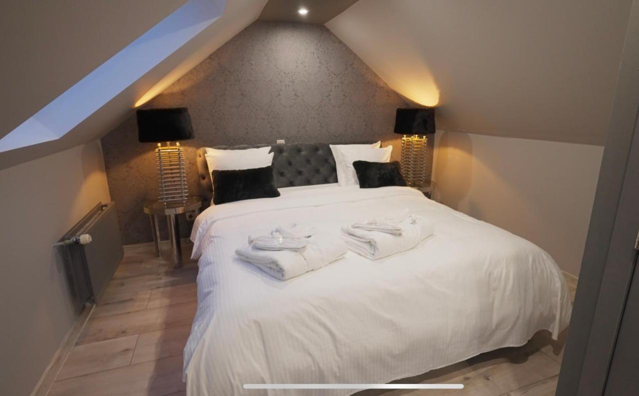 Les Suites M Wanze Bagian luar foto