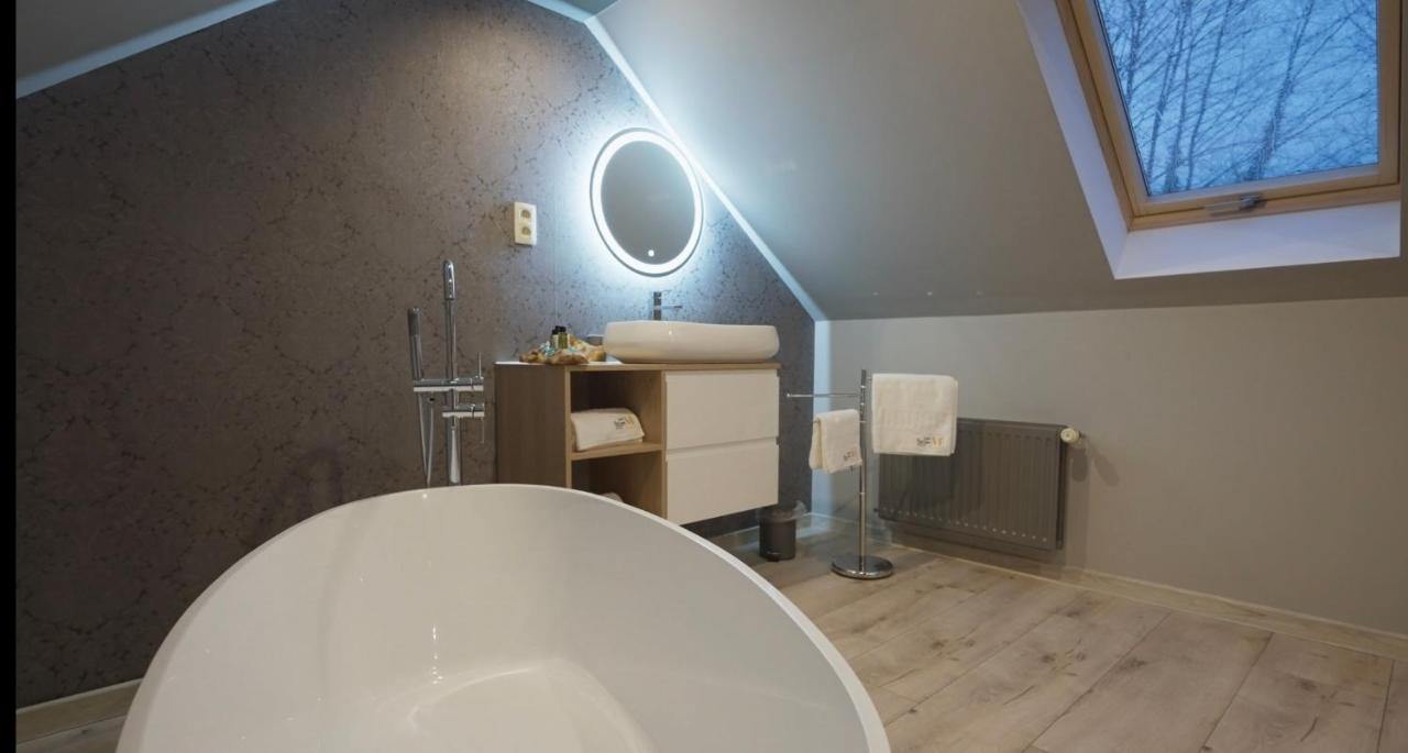Les Suites M Wanze Bagian luar foto