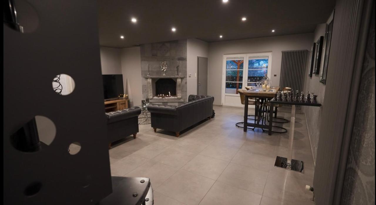Les Suites M Wanze Bagian luar foto