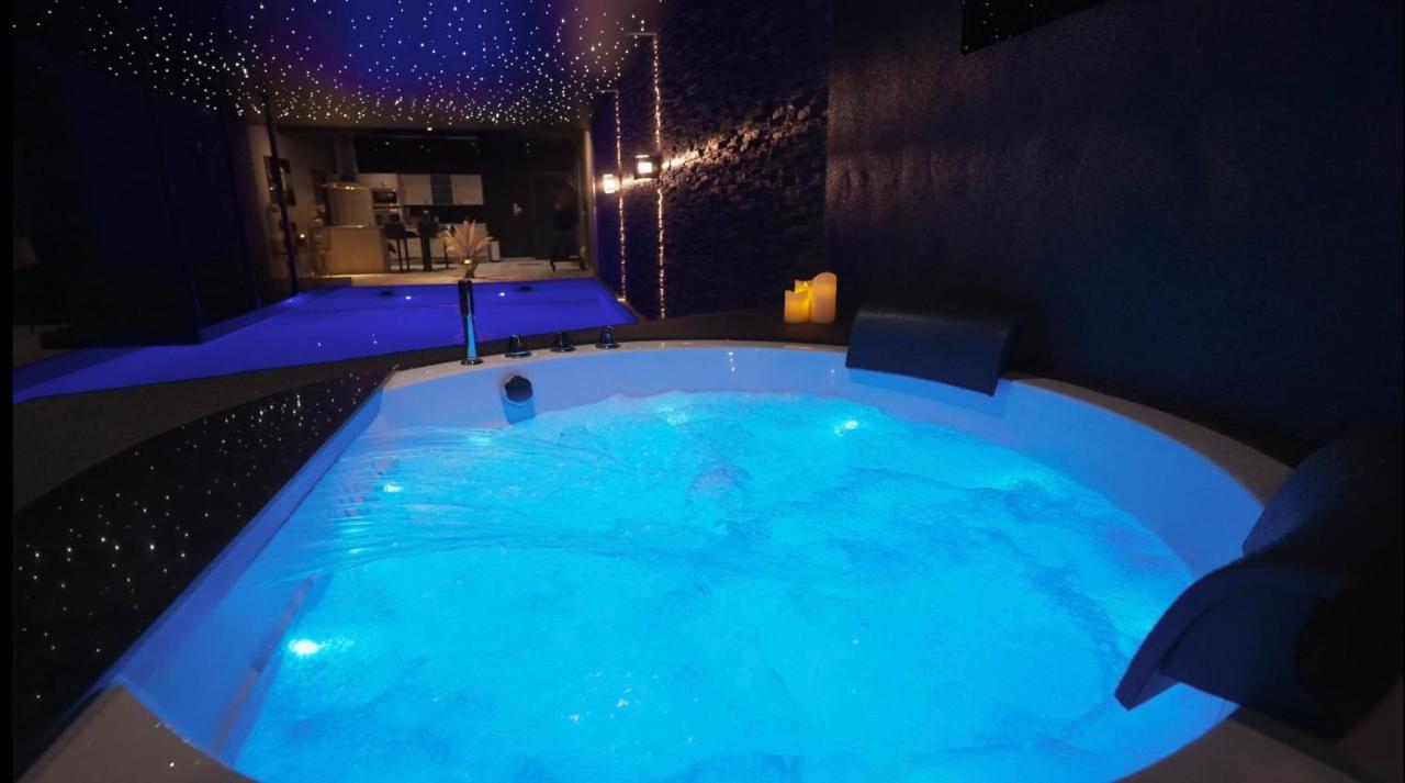 Les Suites M Wanze Bagian luar foto