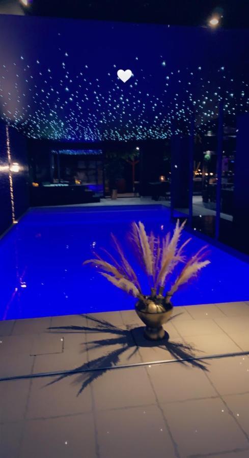Les Suites M Wanze Bagian luar foto