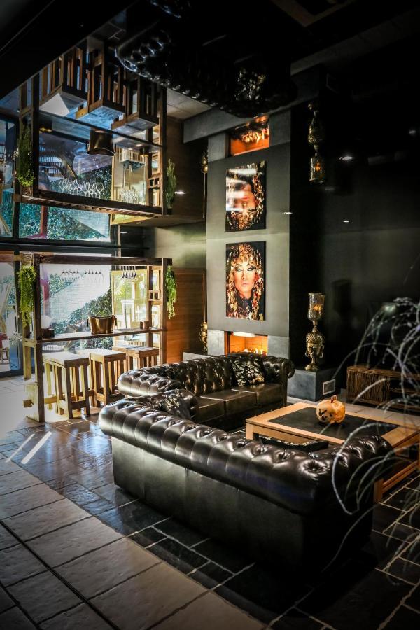 Les Suites M Wanze Bagian luar foto